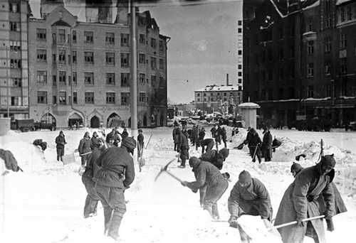Red Army soldiers clean streets 