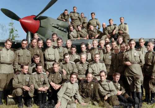 Pilots and air-gunners of the 566th assault aviati