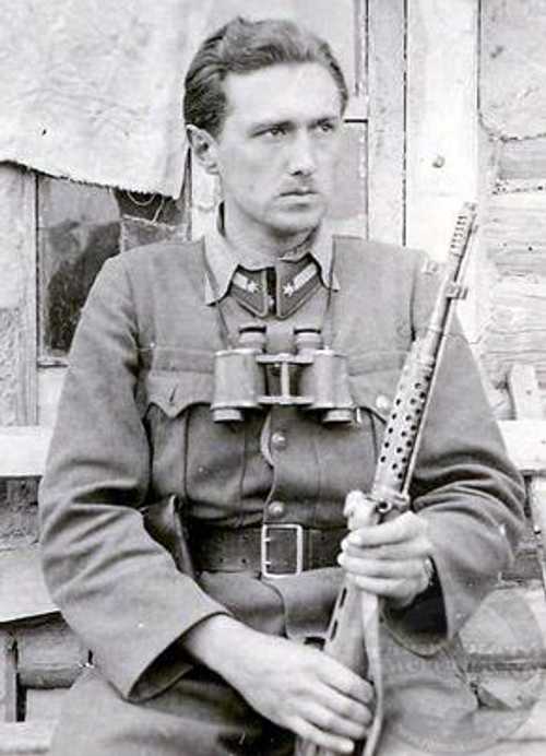 Hungarian soldier with SVT40