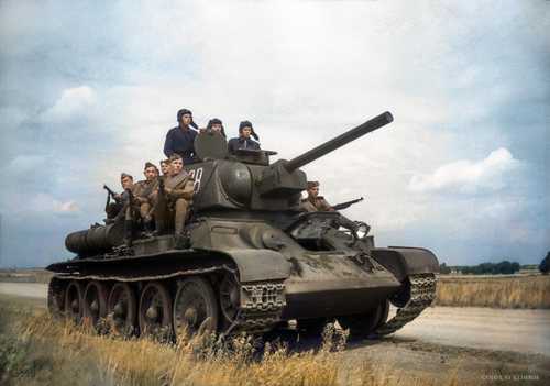 Tankborne infantry on T-34/76