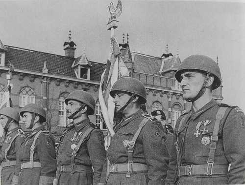Polish soldiers from the Armoured Division.