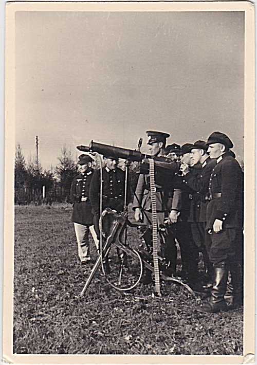 Germans with machinegun