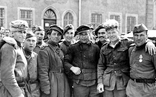 Freed allied POWs