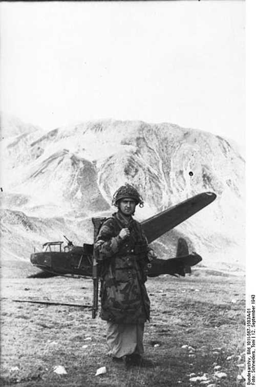 Fallschirmjäger with FG42