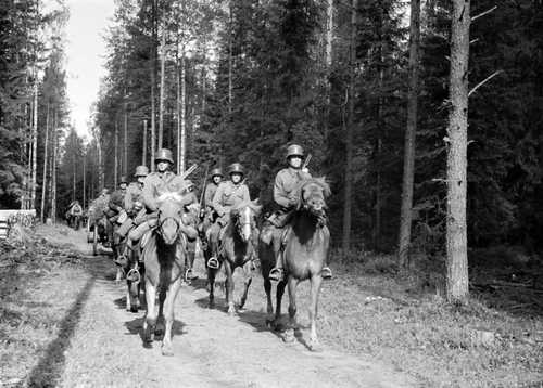 Finnish mounted infantrymen