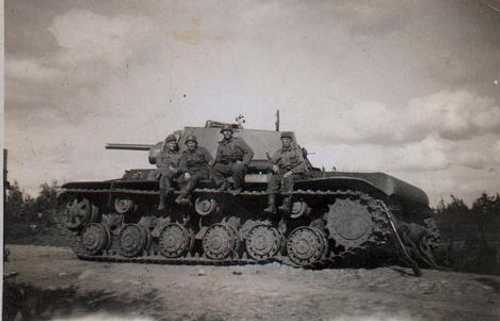 Finnish warriors with captured KV-tank