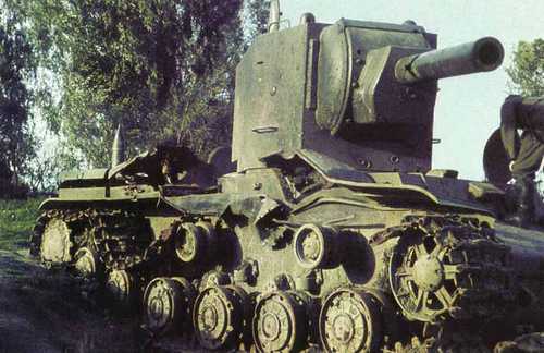 KV-2. 1941. One against all.