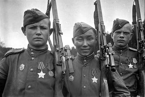 Soviet snipers, 1944