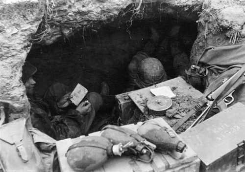 Waffen SS in a foxhole