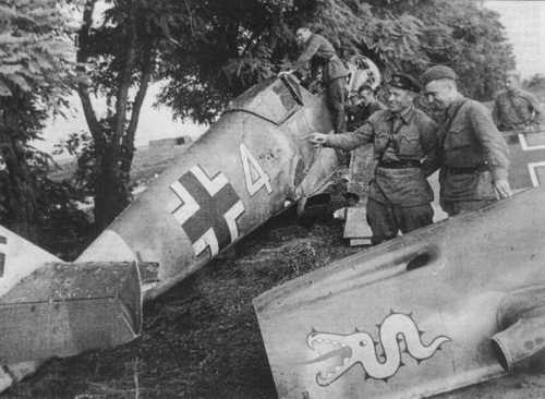 Подбитый немецкий истребитель Bf.109F2