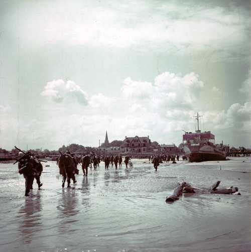 Canadian infantrymen at Juno Beach