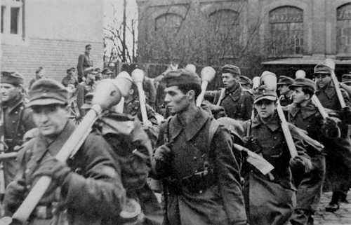 Panzerfaust carrying soldiers