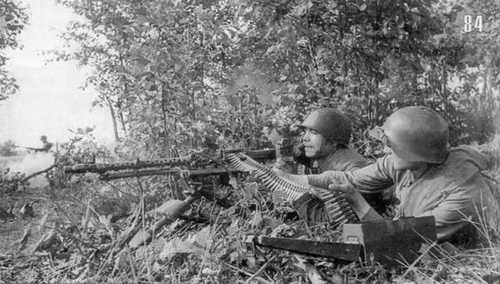 Russians with MG34