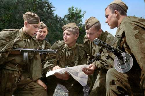 Young soviet soldiers