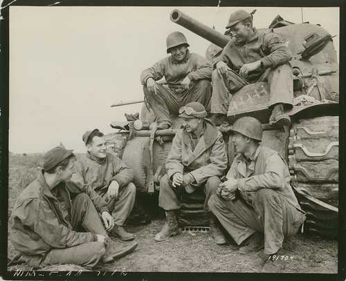 Ernie Pyle and a tank crew