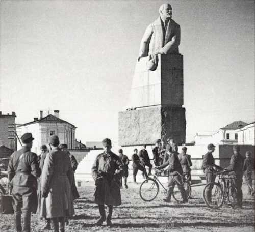 Lenin's statue in Petrozavodsk
