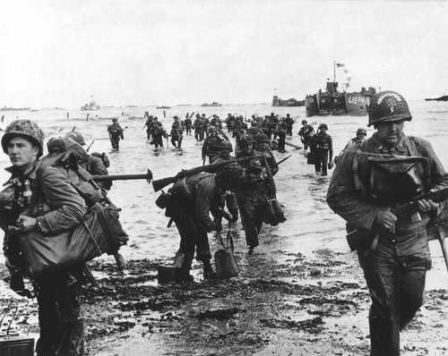 Soldiers coming ashore