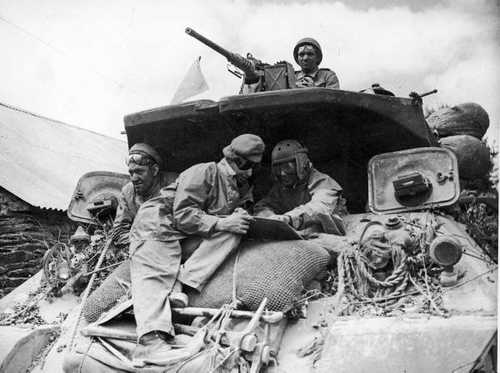 Crew of a M10 tank destroyer