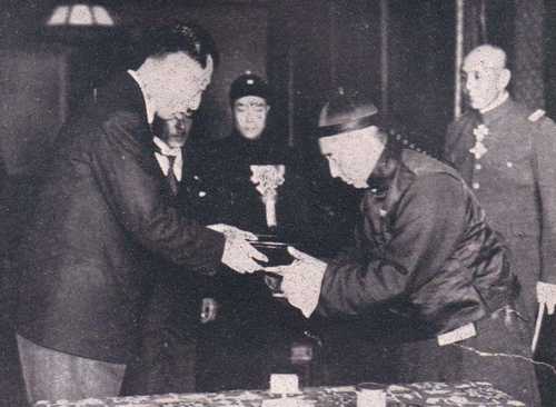Prince Demchugdongrub and a Japanese official