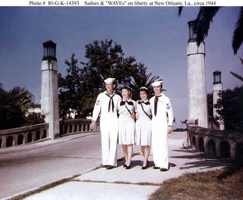 Sailors &amp; &quot;WAVEs&quot; in liberty at New Orleans