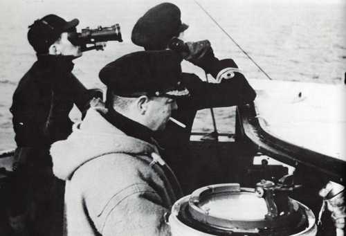 The bridge of HMCS Athabaskan