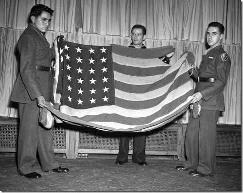 Surviving flag raisers