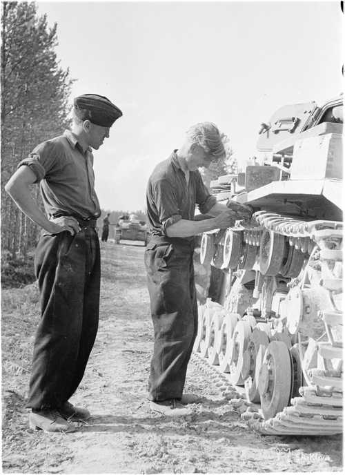 German tank maintenance