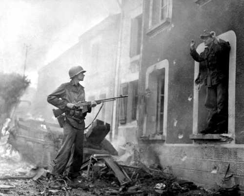 GI captures German officer