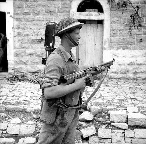 Corporal Pruner with Machine gun and Piat Gun