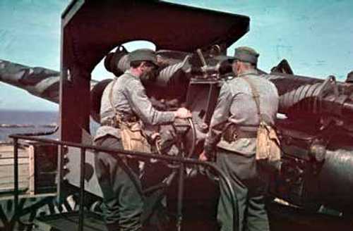 Coastal artillery men