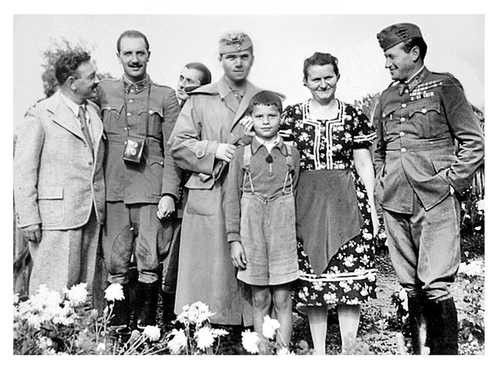 Honveds' Visit Home, Hungary
