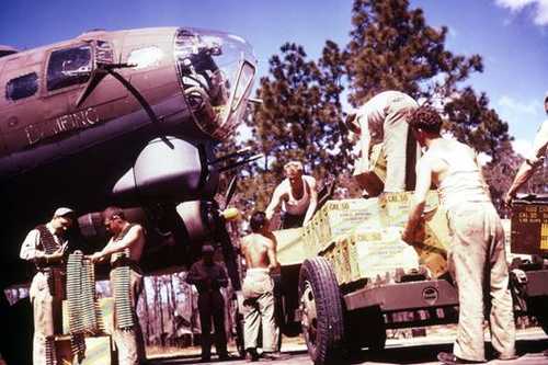 b_17_being_loaded_with_ammo