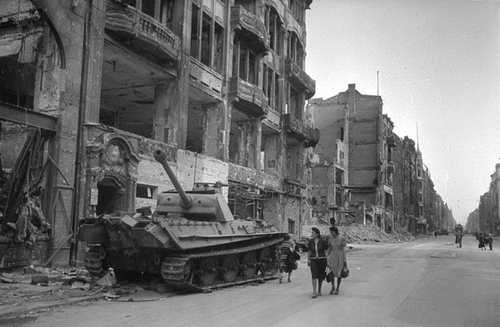 Panther in Berlin 1945