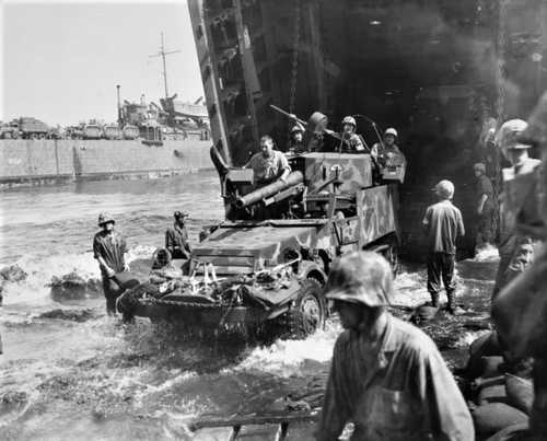 Self-propelled gun off the LST