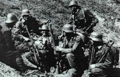 Romanian and German soldiers