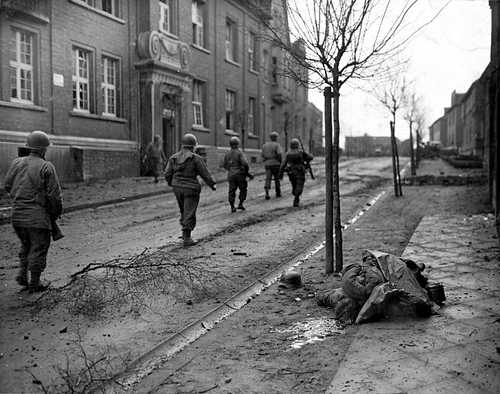 Advance on a lonely street