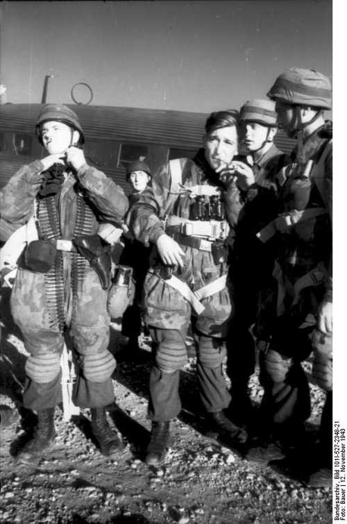 Fallschirmjäger preparing for Leros