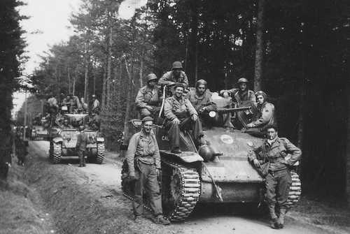 Commandos on tanks