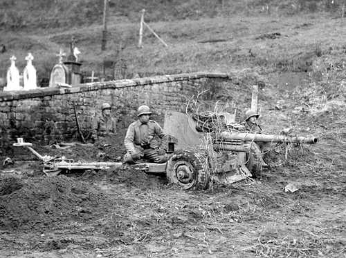 Anti-tank gun and crew