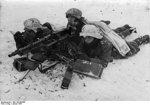 MG34 Crew in Snow
