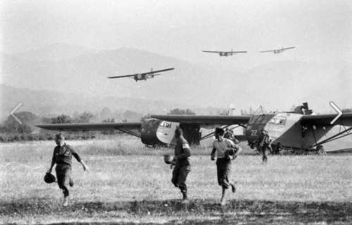 1944 France US gliders landing
