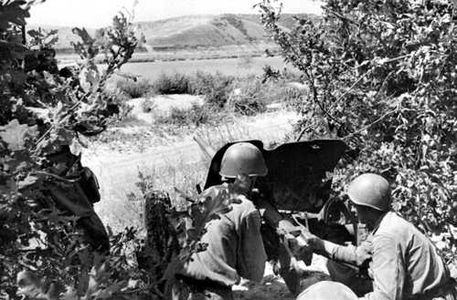 Concealed anti-tank gun