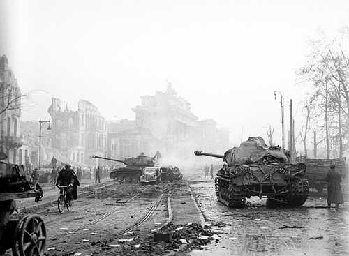 Soviet tanks in Berlin