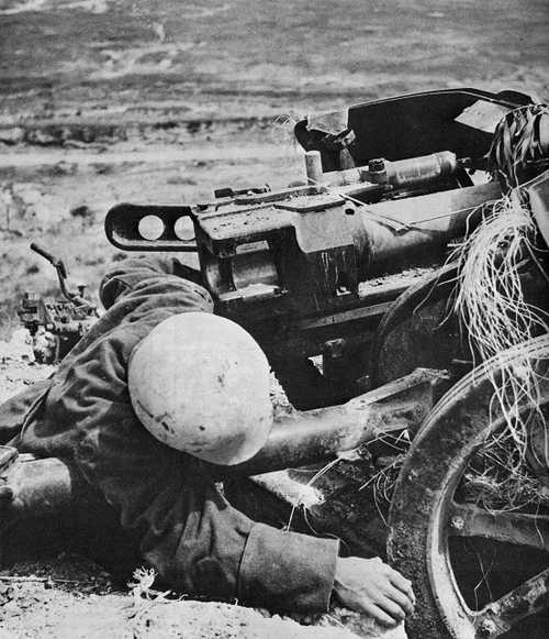 Dead PaK 38 gunner