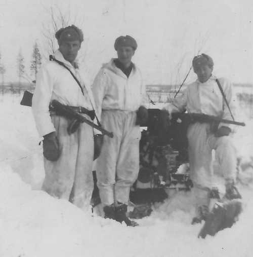 Finnish infantry and anti-tank gun