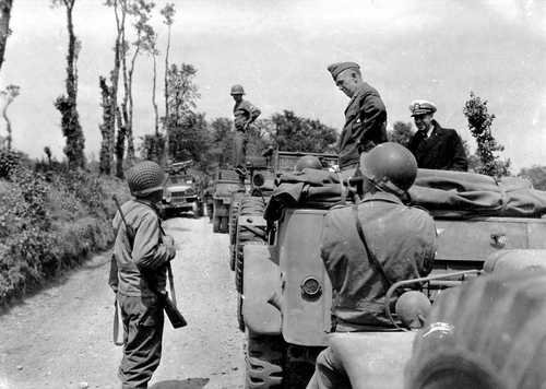 The General visits Normandy (2)