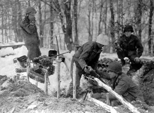 81mm Mortar crew