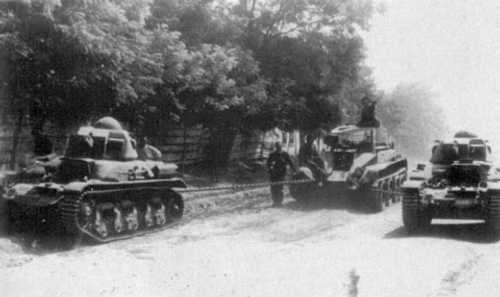 Two R-35 tanks