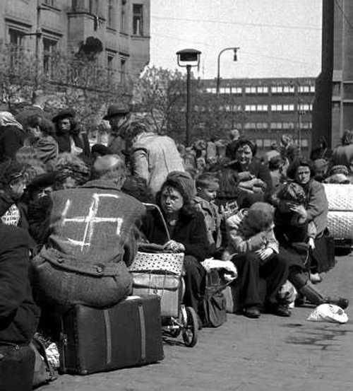 Sudaten German deportees, 1945.