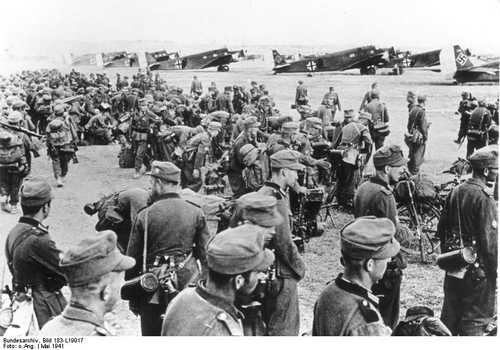 Gebirgsjaeger preparing for Crete